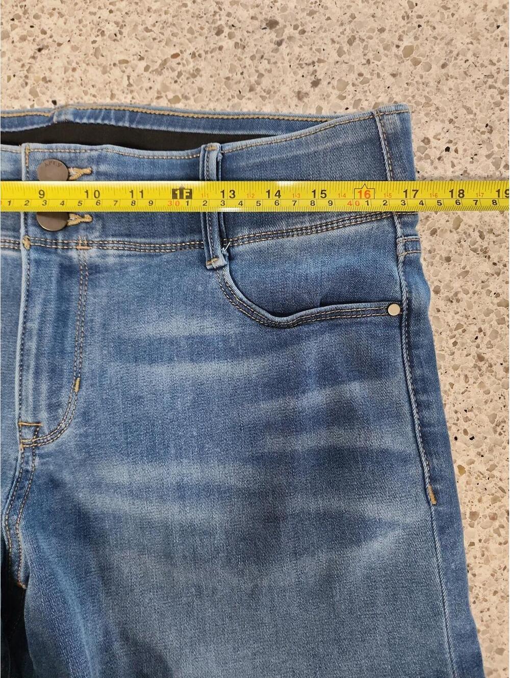 Shorts - Picture 5 of 8